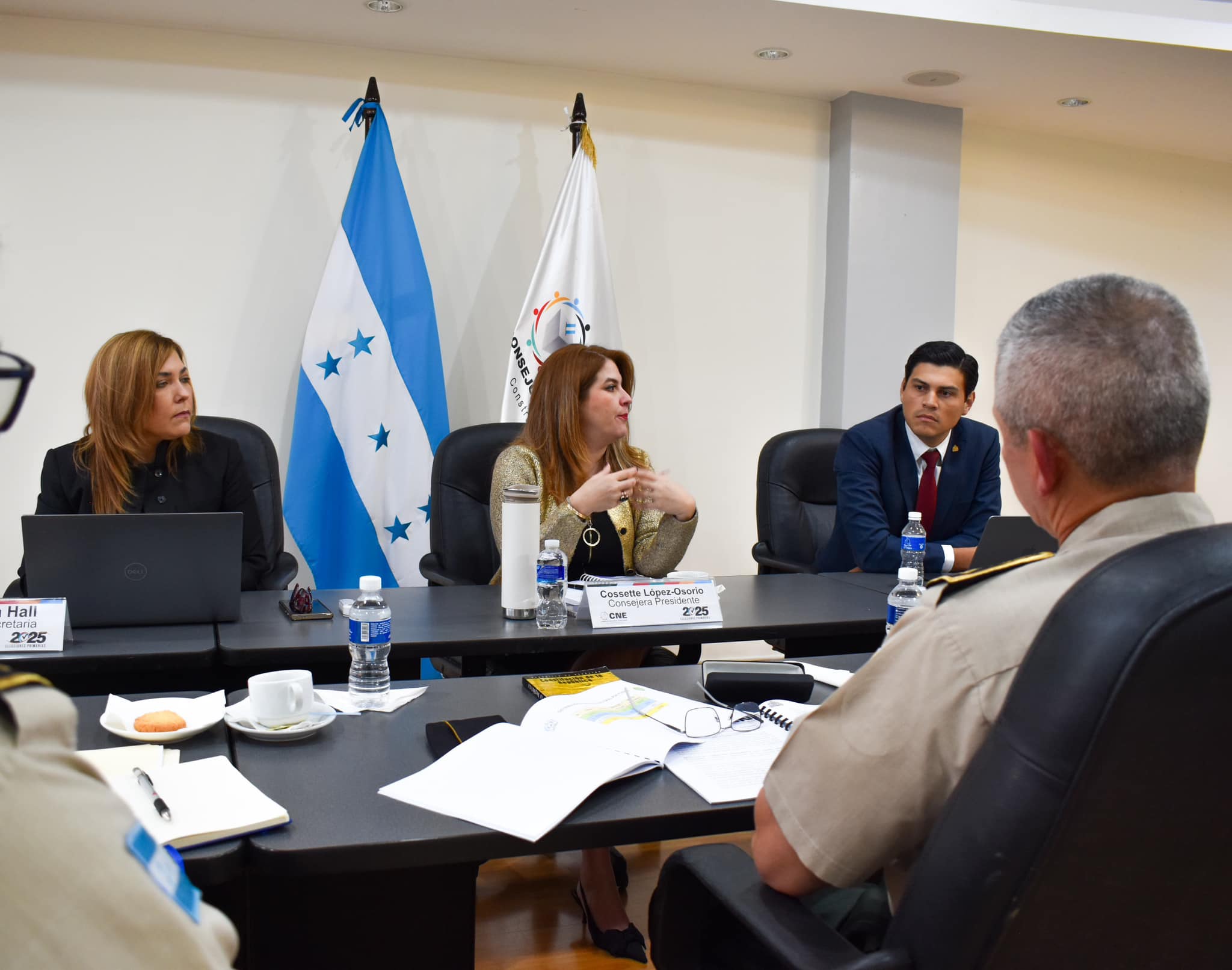 Honduras: el CNE enfrenta fractura por alianzas con Zelaya