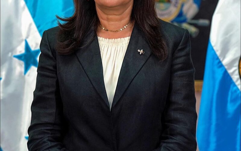 La confrontación de Rixi Moncada con las iglesias: ¿afectará su candidatura en las próximas elecciones?