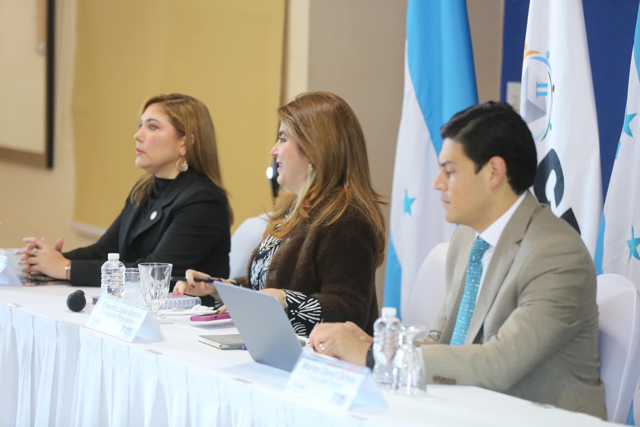 Vínculos entre Manuel Zelaya y el CNE generan sospechas de fraude electoral en Honduras