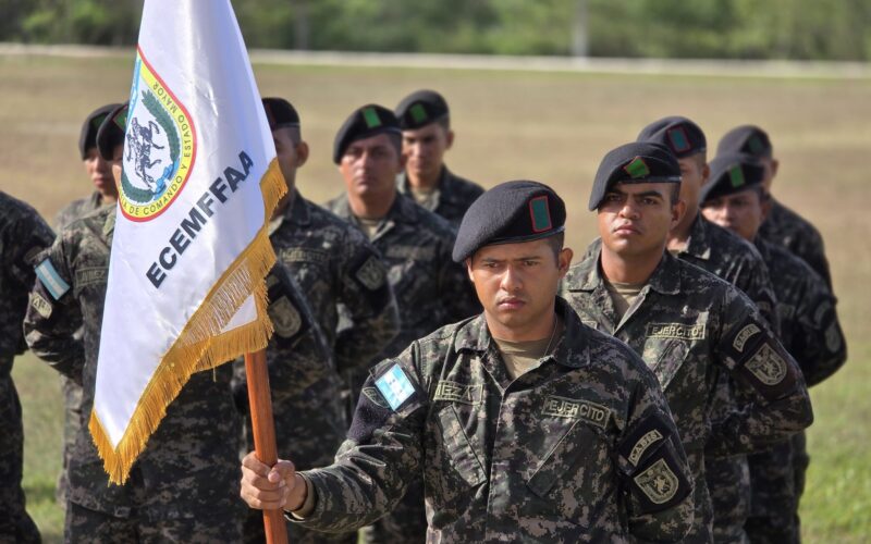 Aumentos Salariales a Militares de Alto Rango en Honduras: ¿Qué Significa para la Imparcialidad?